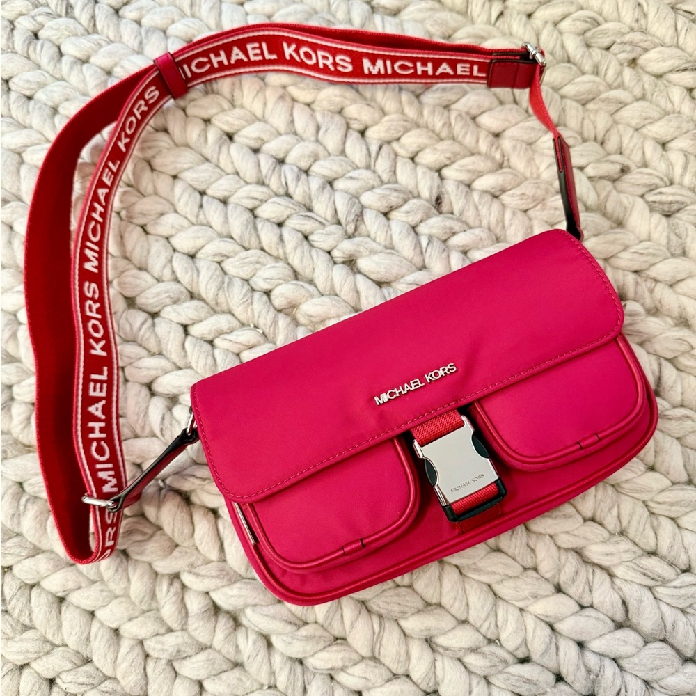 NWT MICHAEL KORS OUTLET
Khai Medium Nylon Messenger Bag